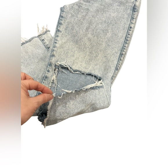Zara women’s High Rise Button Fly Straight Light Wash ripped Denim jeans SZ 6 - Picture 4 of 5